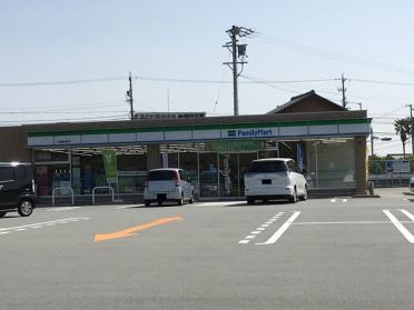 ファミリーマート津栗真中山店：544m