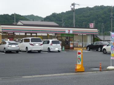 セブンイレブン津市一志町田尻店：418m