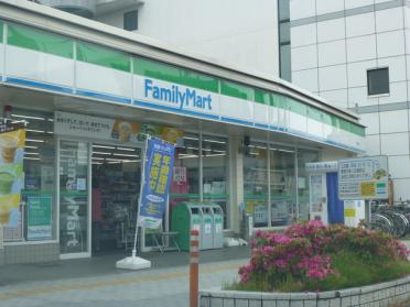 ファミリーマート津栄町二丁目店：889m