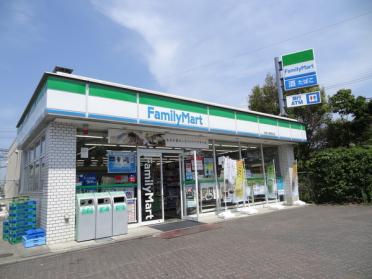 ファミリーマート近鉄久居駅前店：856m