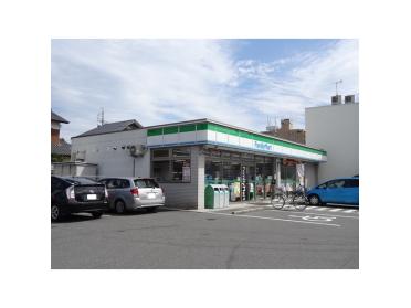 ファミリーマート津新町店：376m