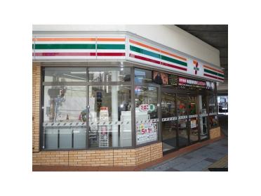 セブンイレブン浜松駅西店：96m