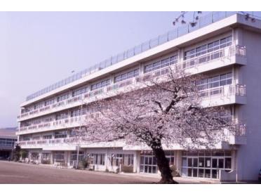 秦野市立大根小学校：751m