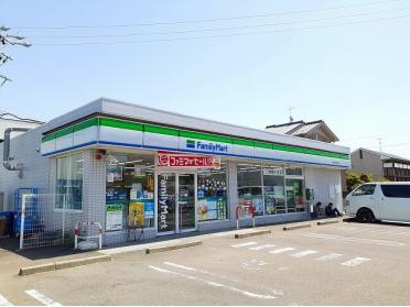 ファミリーマート　中央四丁目店：200m