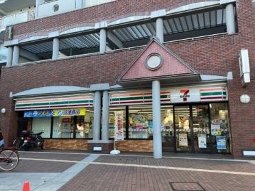 セブンイレブンJR兵庫駅前店：126m