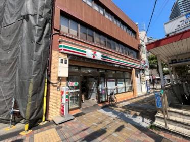 セブンイレブン神戸西元町店：388m