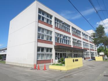 旭川市立千代田小学校：878m