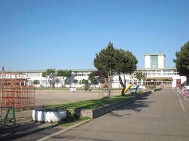 旭川市立愛宕東小学校：678m