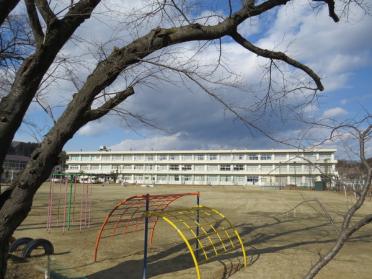 二本松市立杉田小学校：596m