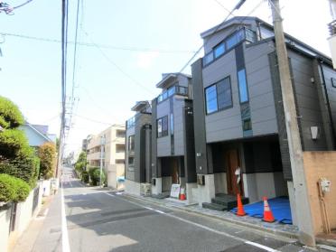 【「職&育&住」近接 「東雪谷」の新築戸建】角地を含む3棟現場です(C号棟:右)。