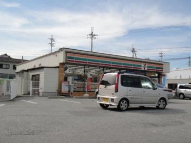 セブンイレブン加東上滝野店：320m