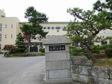 牧野小学校：870m