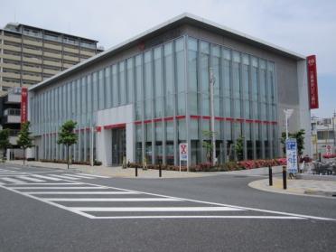 三菱東京UFJ銀行：2200m