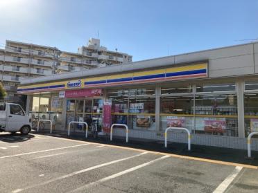 ファッションセンターしまむら藤久保店：588m