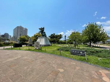 湊川公園：1124m