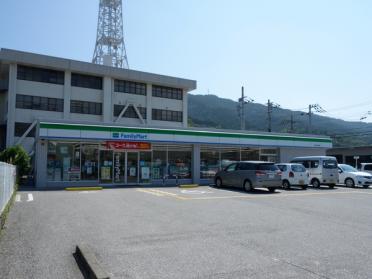 ファミリーマート高知六泉寺店：865m