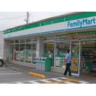 ファミリーマート比島町三丁目店：112m