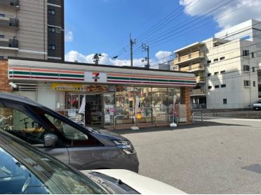 セブンイレブン高知本町2丁目店：832m