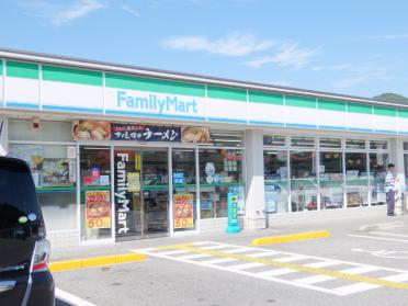 ファミリーマート高知インター店：736m