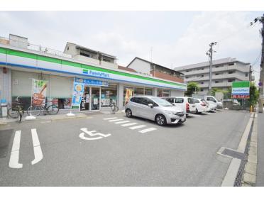 ファミリーマート東中浜四丁目店：185m