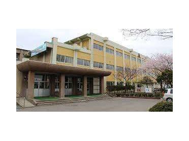 秋田市立泉小学校：921m