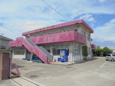 新居浜市立図書館角野分館：1900m