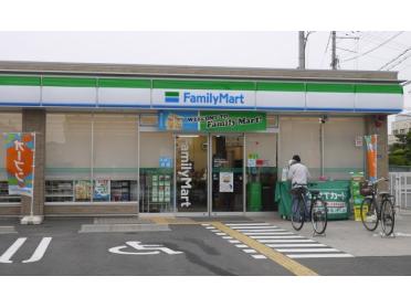 ファミリーマート寝屋川黒原橘町店：72m