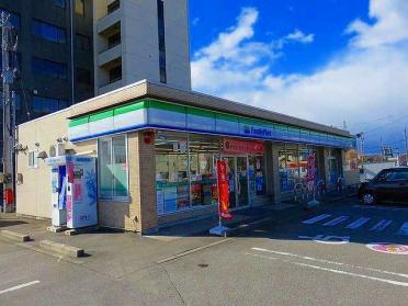 ファミリーマート砺波市役所前店：350m