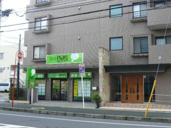 大通りに面した店舗