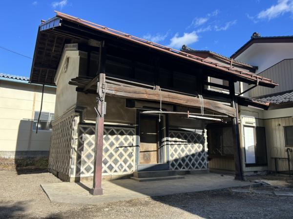 蔵はご自身でリノベーションして、ワークスペースとして活用したり、蔵の元の特性を活かしてワインセラ—など貯蔵スペースとして使用される方も増えています。