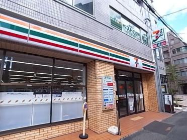 セブンイレブン阪急王子公園駅前店：105m