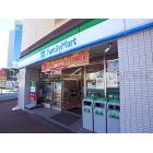 ファミリーマート阪神岩屋駅前店：69m