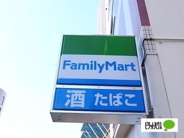 ファミリーマート三宮駅東店：104m