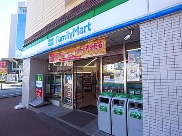 ファミリーマート阪神岩屋駅前店：93m