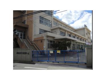 箕輪小学校：678m