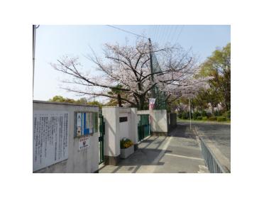 寺内小学校：890m