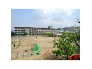 東豊台小学校：697m