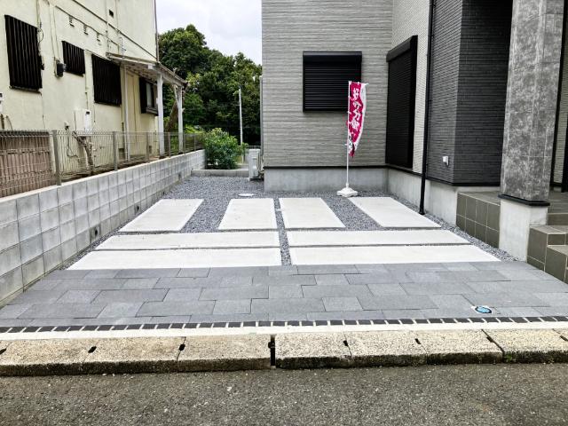 駐車スペース2台あります