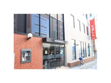 多摩信用金庫豊田北口支店：389m