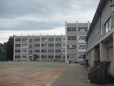 東本町小学校：500m