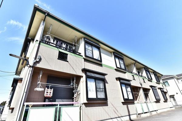 建物前駐車場につき日当り良好