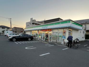 ファミリーマート草加稲荷店：316m