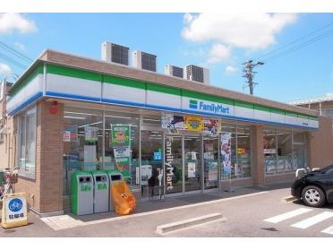 ファミリーマート　大地新町店：440m