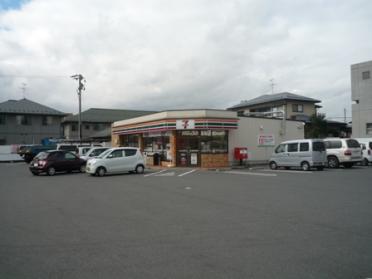 セブンイレブン山形南館3丁目店：439m