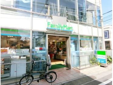 ファミリーマート神宮前店：303m