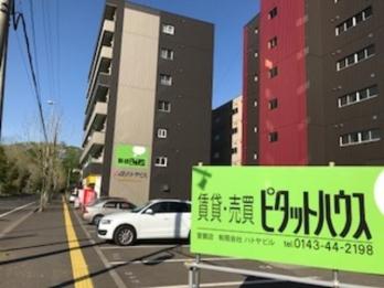 店舗ビル外観です。中島町中心地♪駐車場も広々完備！<br />