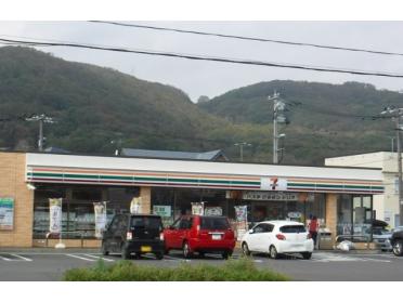 セブンイレブン登別若草町店：561m