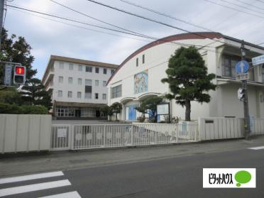 秦野市立西小学校：421m