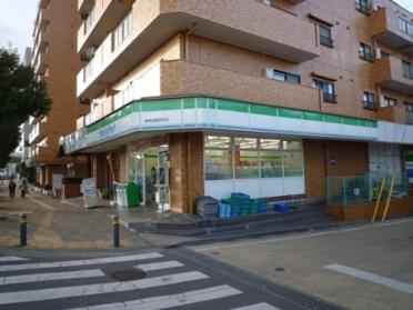 ファミリーマート鶴巻温泉駅前店：2263m