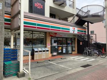 セブンイレブン小田原栢山駅前店：662m